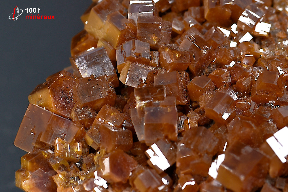 Minéral cristallisé de vanadinite rouge à grands cristaux du Maroc