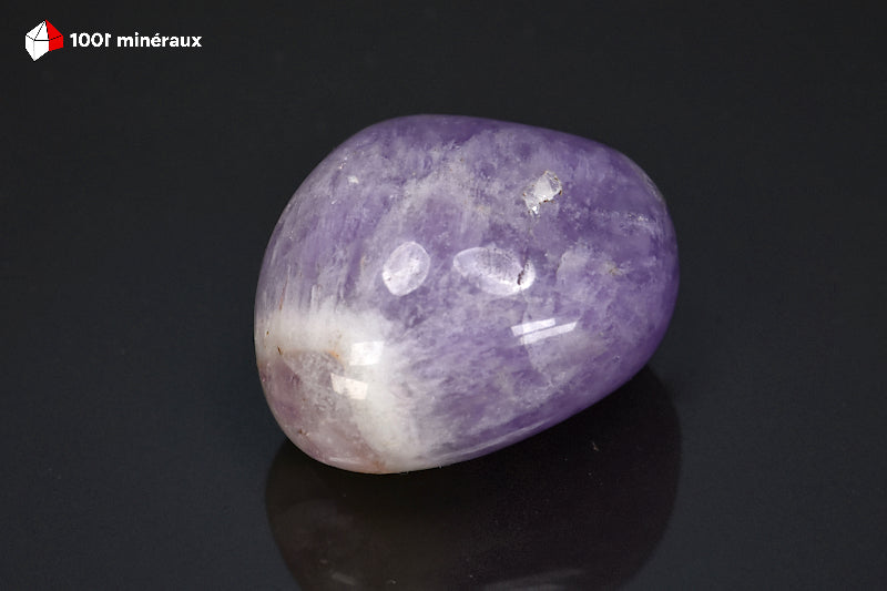 Améthyste polie de Madagascar - Vue d'ensemble, surface satinée violette - 45 g