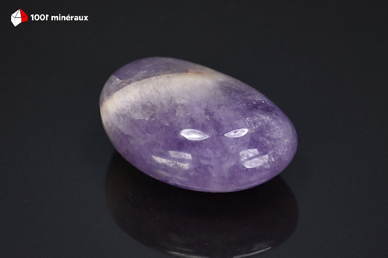 Améthyste polie de Madagascar - Vue d'ensemble, surface satinée violette - 36 g
