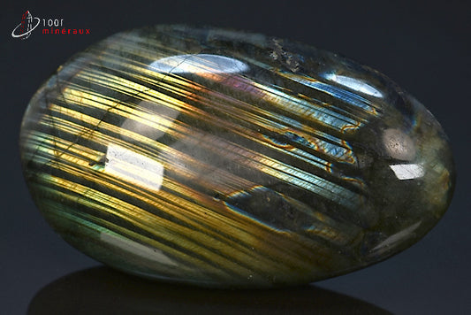 Minéral poli de labradorite en galet de Madagascar