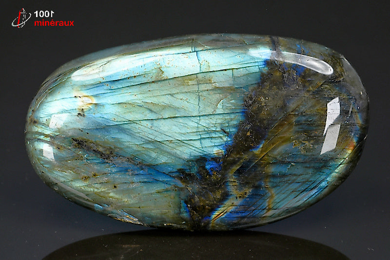 Minéral poli de labradorite en galet de Madagascar