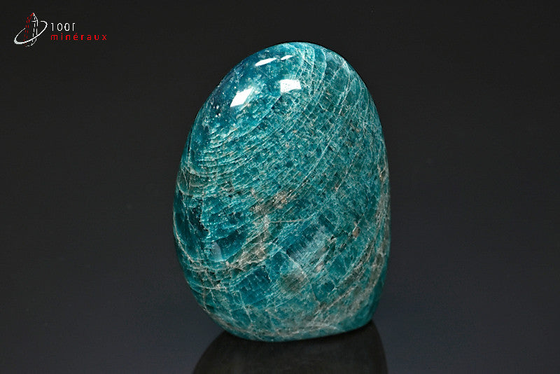 Forme libre polie minérale d'apatite bleue de Madagascar