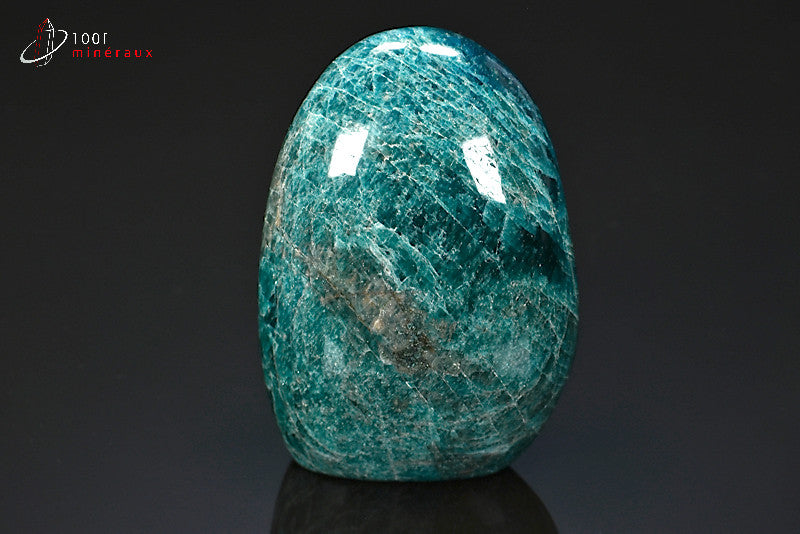 Forme libre polie minérale d'apatite bleue de Madagascar