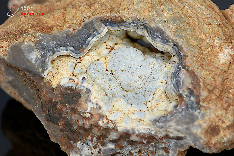 Minéral cristallisé de calcédoine de France