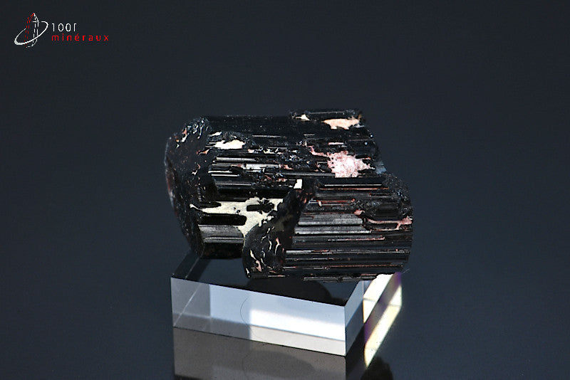 Minéral cristallisé de tourmaline noire de Madagascar