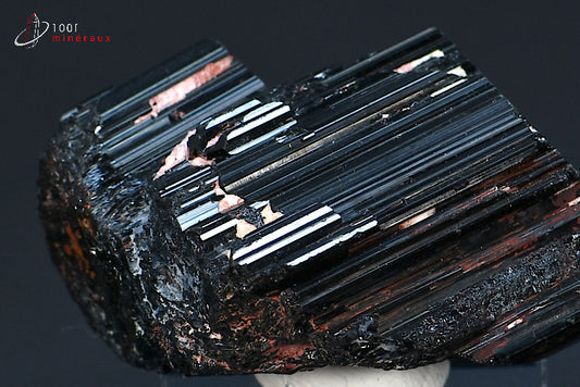 Minéral cristallisé de tourmaline noire de Madagascar