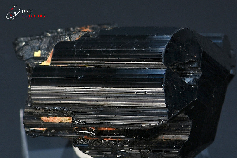 Minéral cristallisé de tourmaline noire de Madagascar