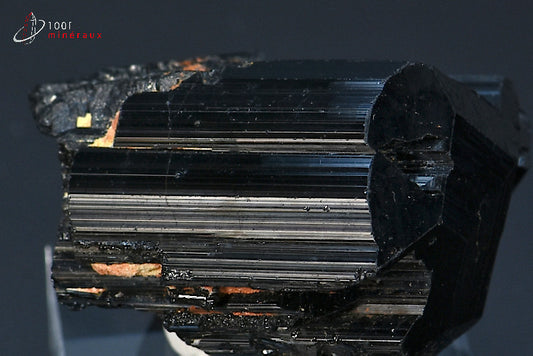 Minéral cristallisé de tourmaline noire de Madagascar