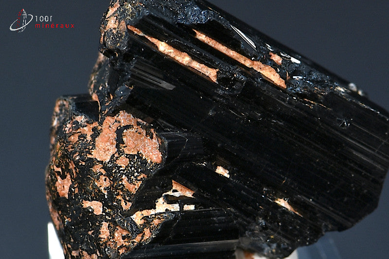 Minéral cristallisé de tourmaline noire de Madagascar