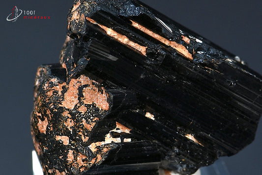 Minéral cristallisé de tourmaline noire de Madagascar