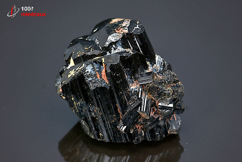 Minéral cristallisé de tourmaline noire de Madagascar