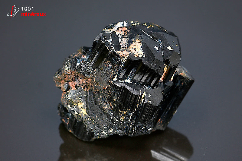 Minéral cristallisé de tourmaline noire de Madagascar