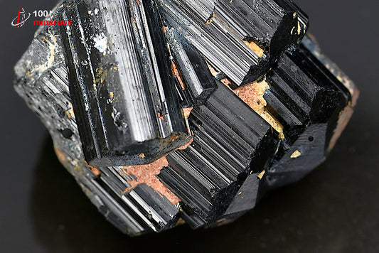 Minéral cristallisé de tourmaline noire de Madagascar