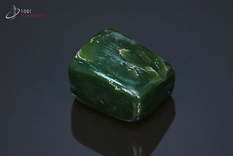 Minéral poli de jade néphrite verte du Pakistan
