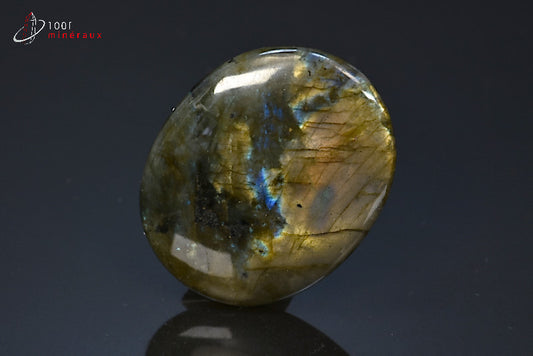 Minéral poli de labradorite en galet de Madagascar