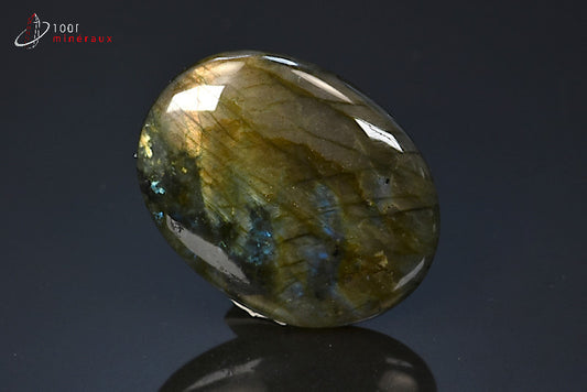 Minéral poli de labradorite en galet de Madagascar