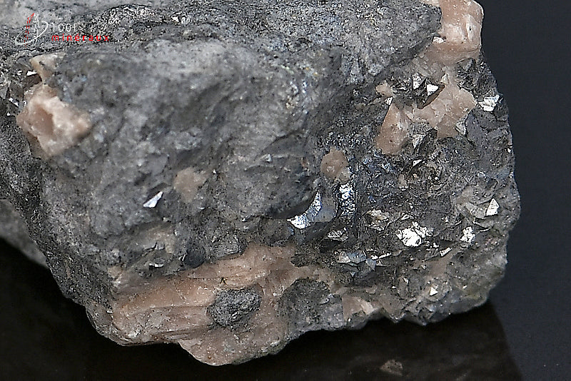 Minéral cristallisé de skuttérudite du Maroc