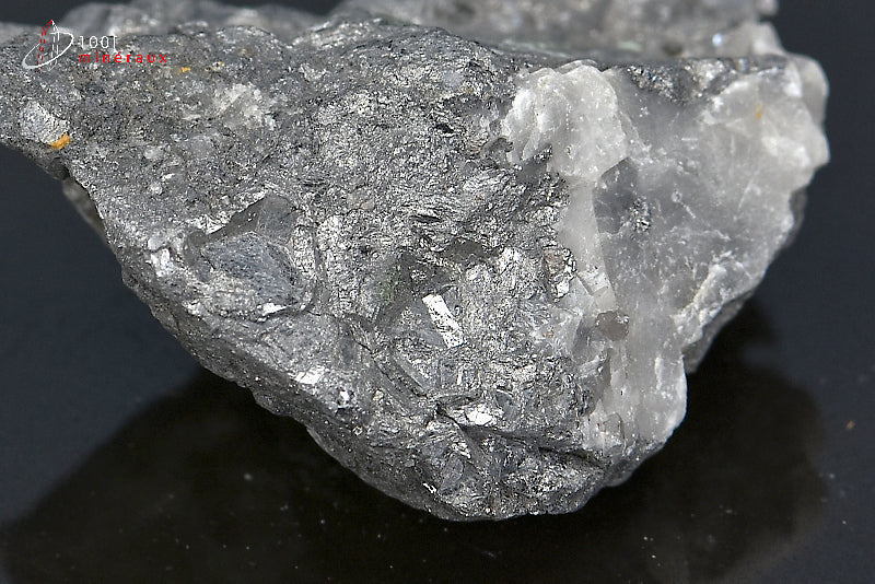 Minéral cristallisé de skuttérudite du Maroc