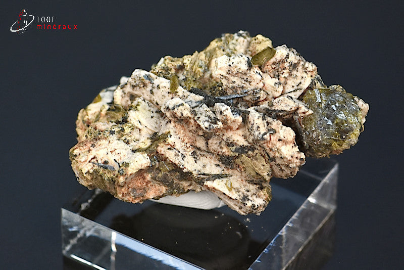 Minéral cristallisé de titanite sur Orthose d Maroc