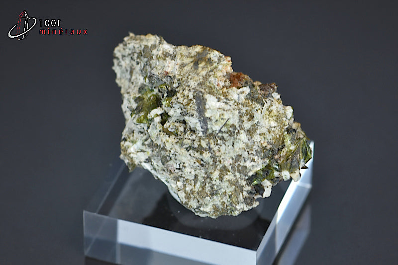 Minéral cristallisé de titanite sur Orthose d Maroc