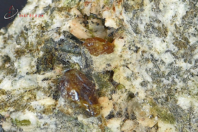 Minéral cristallisé de titanite sur Orthose d Maroc