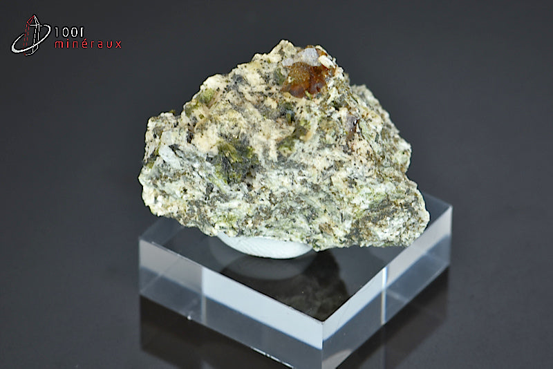 Minéral cristallisé de titanite sur Orthose d Maroc