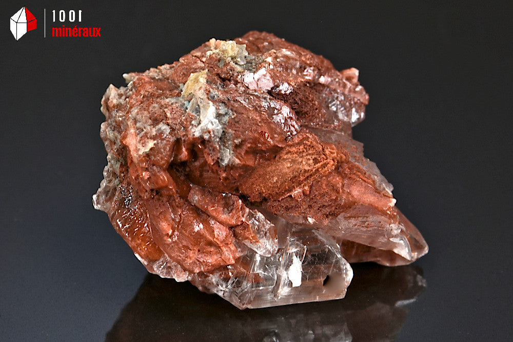 Minéral de gypse cristallisé rouge et blanc translucide d'Espagne