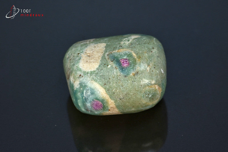 Minéral poli de fuchsite à rubis d'Inde