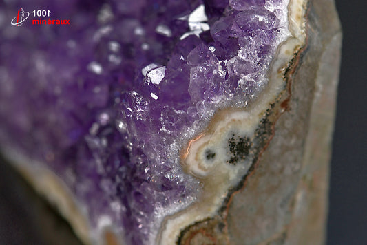 Minéral cristallisé d'améthyste violette d'Uruguay