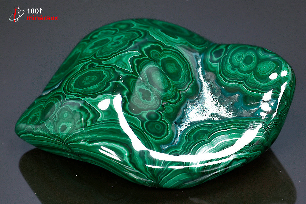 Malachite polie forme libre RDC - Face petits groupes de cercles concentriques vert clair - 393 g - BC925
