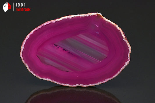 Tranche d'agate rose teintée polie minéral du Brésil