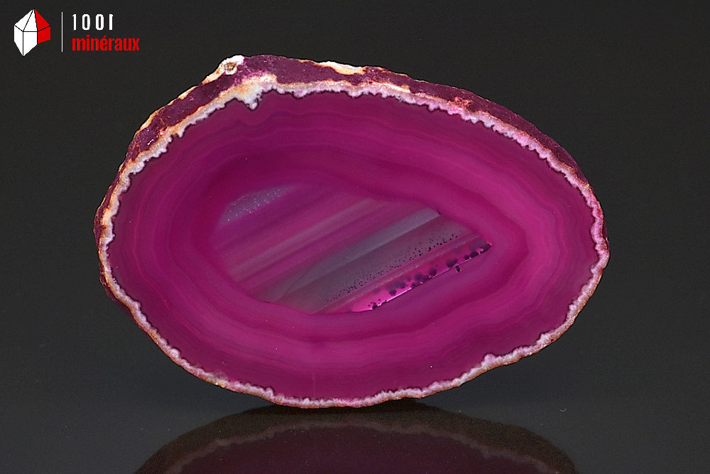 Tranche d'agate rose teintée polie minéral du Brésil