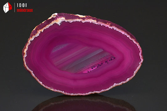 Tranche d'agate rose teintée polie minéral du Brésil