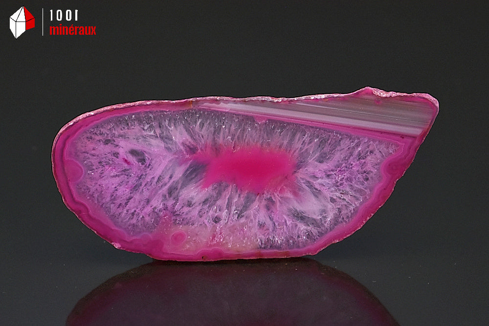 Tranche d'agate rose teintée polie minéral du Brésil