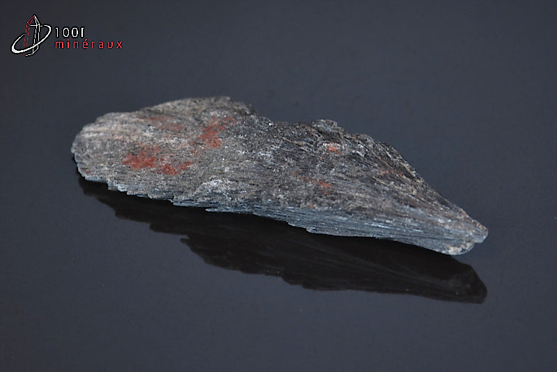 Minéral cristallisé rare de taramite noire de Russie