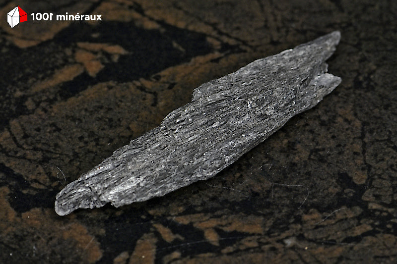 Taramite de Russie - Cristaux allongés gris anthracite - 7 g - BD656
