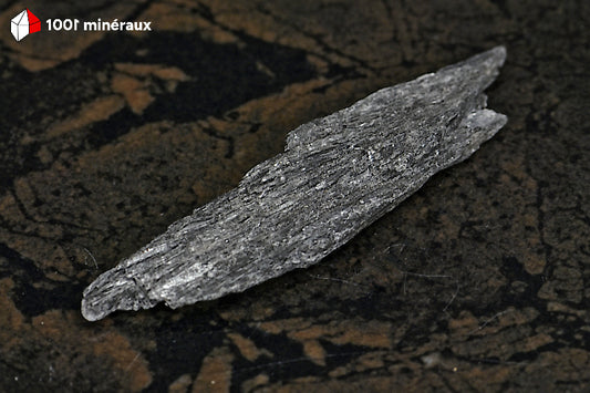 Taramite de Russie - Cristaux allongés gris anthracite - 7 g - BD656
