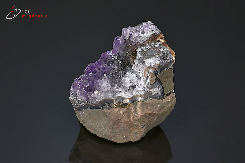 Améthyste en cavité de Calcédoine du Brésil - Vue d'ensemble, cristaux violets 