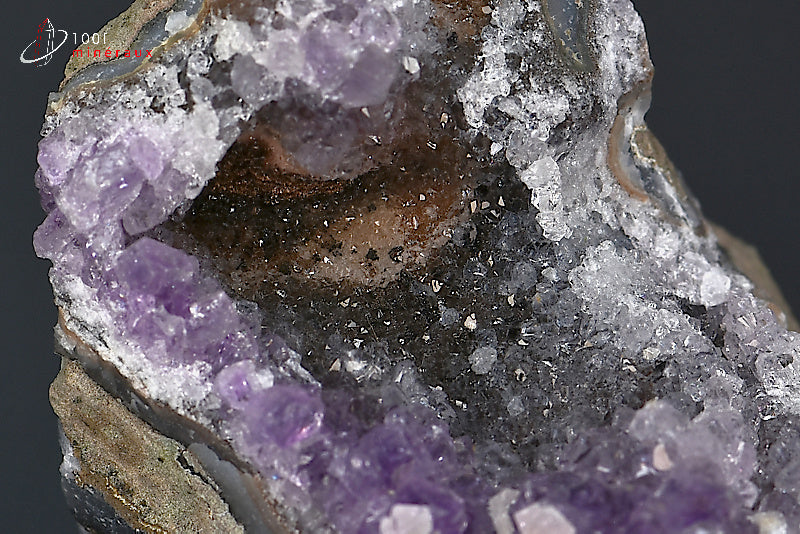 Améthyste en cavité de Calcédoine du Brésil - Détail des cristaux violets - BE222