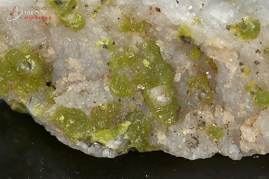 Minéral cristallisé de pyromorphite verte de France