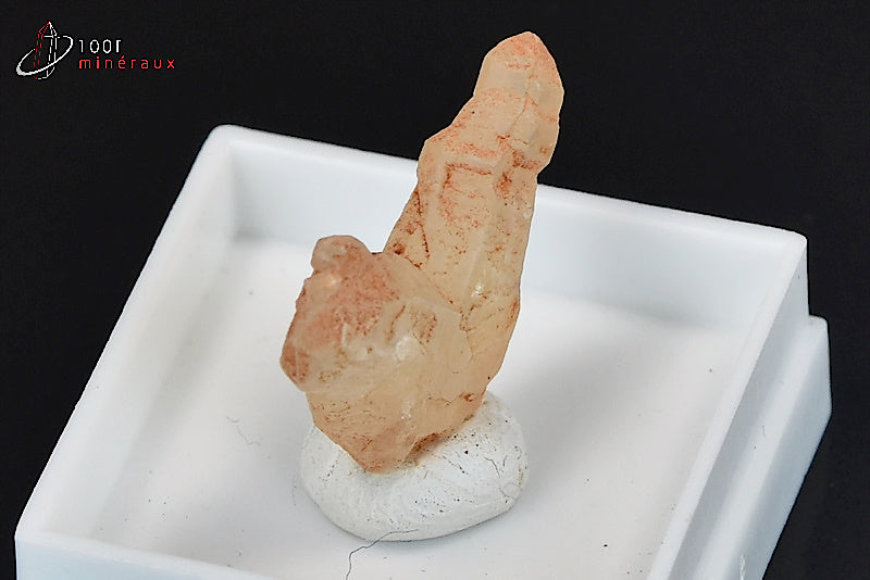 Minéral cristallisé de quartz avec macle du Japon de Madagascar