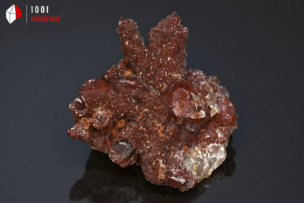 Minéral cristallisé de quartz rouge hématoïde du Maroc