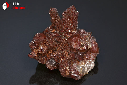 Minéral cristallisé de quartz rouge hématoïde du Maroc