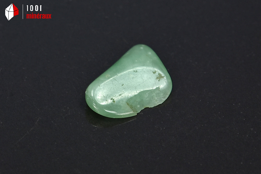 Minéral poli de chrysoprase verte en boîte du Brésil