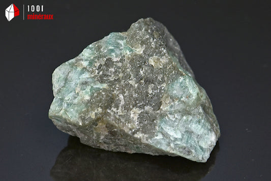 Minéral brut d'émeraude du Brésil