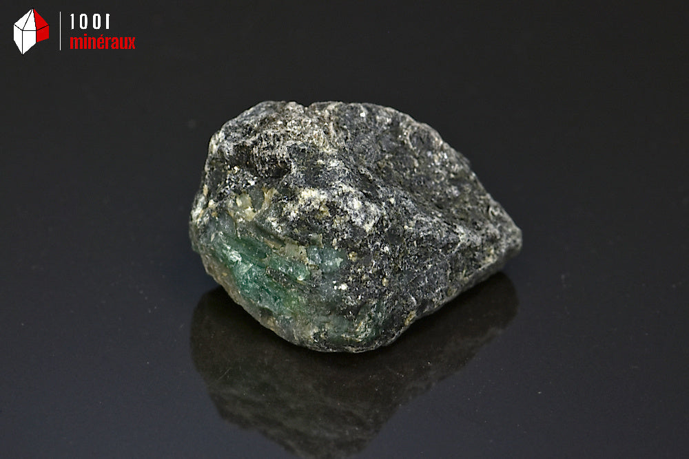 Minéral brut d'émeraude du Brésil