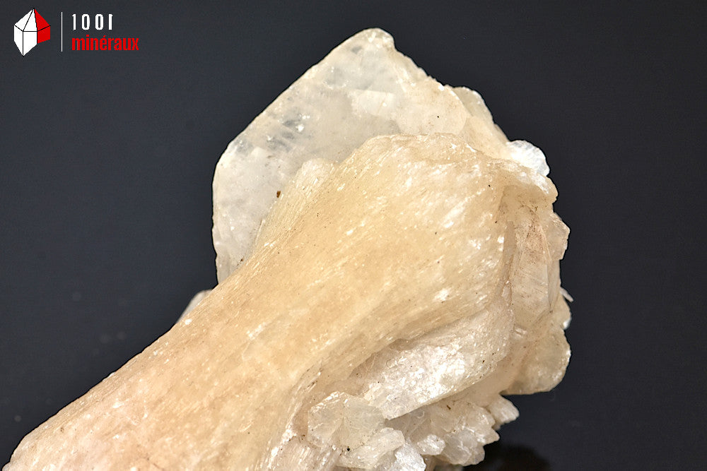 Minéral cristallisé de stilibite et apophyllite d'Inde de la famille des zéolites