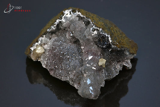 Minéral cristallisé de pyrolusite et quartz