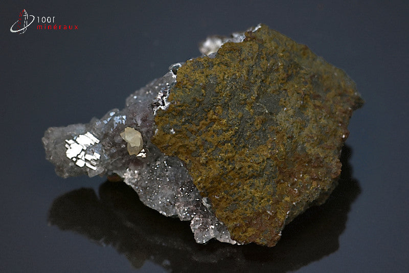 Minéral cristallisé de pyrolusite et quartz