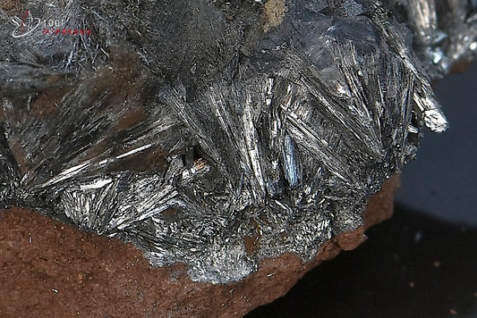 Minéral cristallisé de pyrolusite de manganèse du Maroc